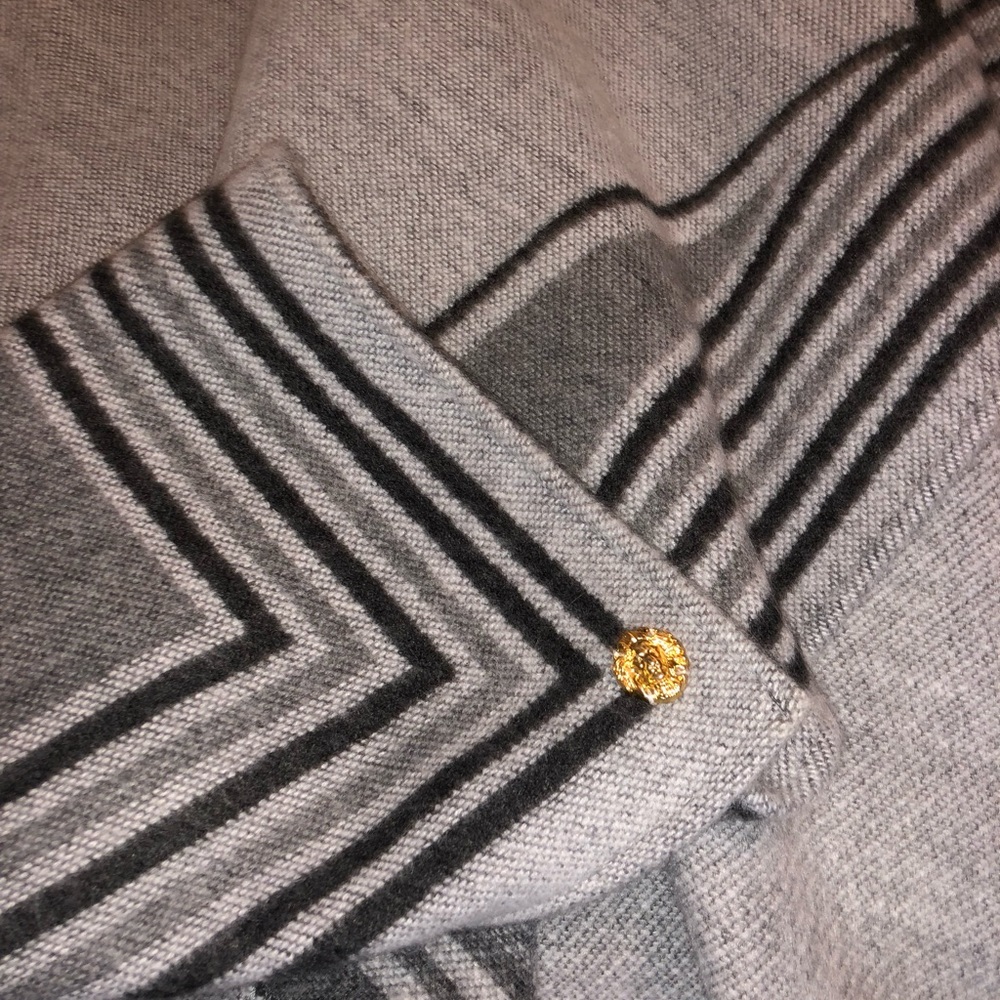 Anne Klein wrap - Picture 3 of 3